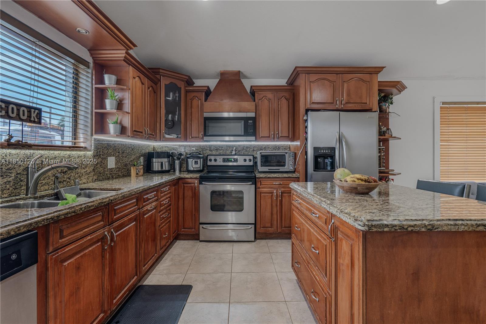 Miami, Florida, 33165, United States, 3 Bedrooms Bedrooms, ,2 BathroomsBathrooms,Residential,For Sale,1906706