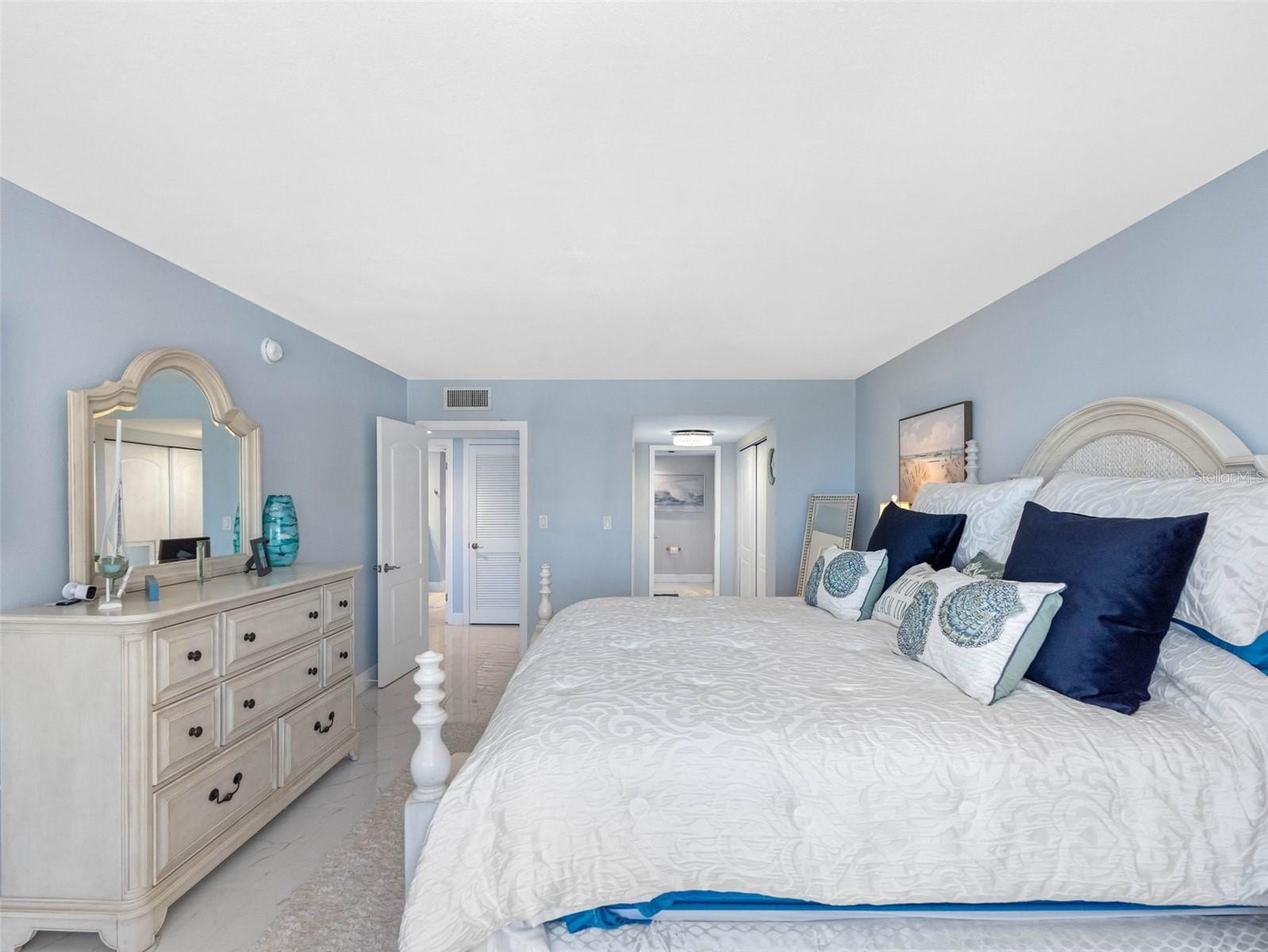 CLEARWATER BEACH, Florida, 33767, United States, 2 Bedrooms Bedrooms, ,2 BathroomsBathrooms,Residential,For Sale,1937556