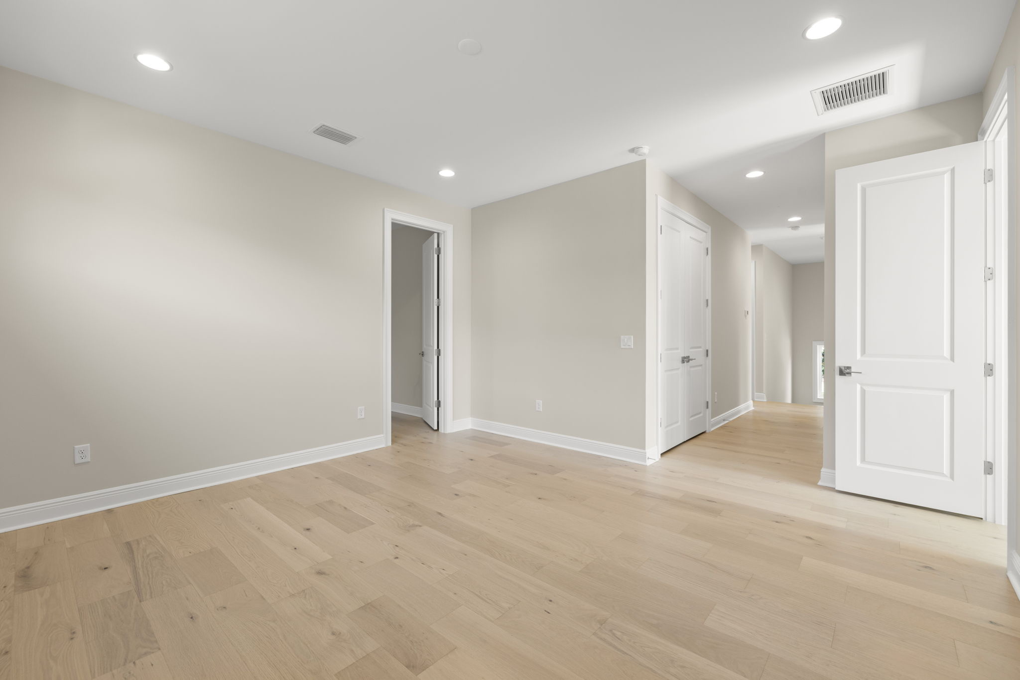 Tampa, Florida, 33629, United States, 4 Bedrooms Bedrooms, ,5 BathroomsBathrooms,Residential,For Sale,1986126