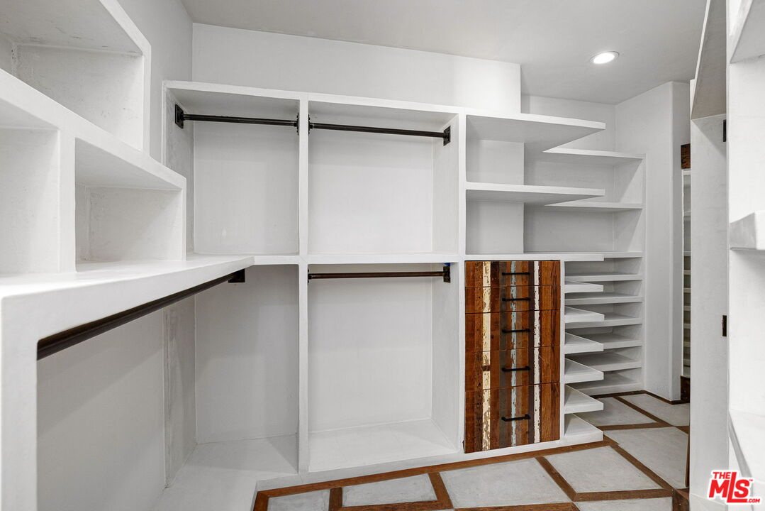 Los Angeles, California, 90069, United States, 4 Bedrooms Bedrooms, ,4 BathroomsBathrooms,Residential,For Sale,1911596