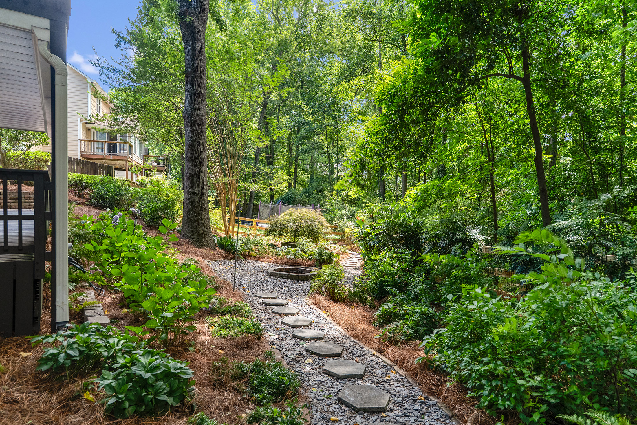  Exceptional Value in Mannings Ridge with Major Updates Throughout - 物件實景