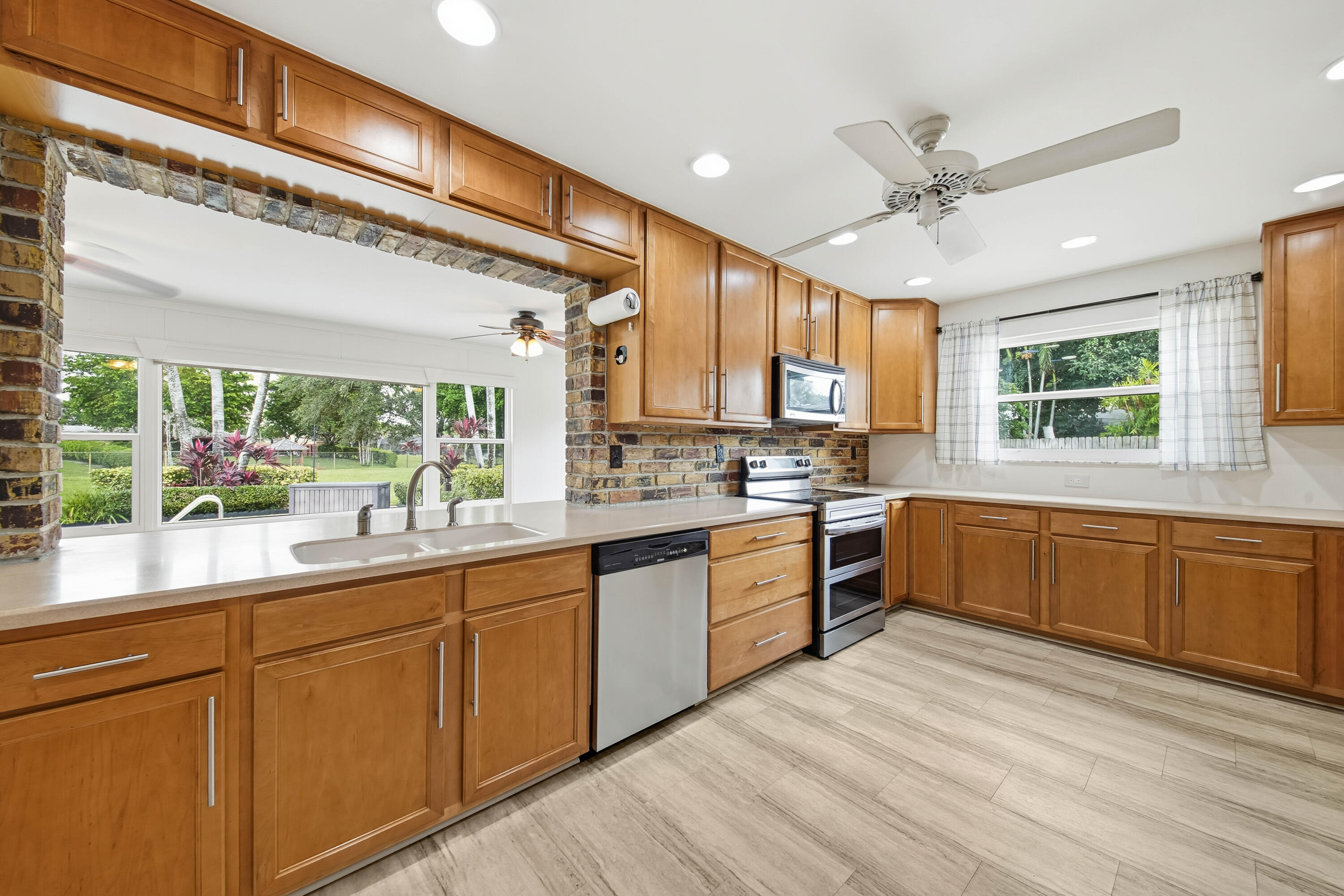 Royal Palm Beach, Florida, 33411, United States, 3 Bedrooms Bedrooms, ,3 BathroomsBathrooms,Residential,For Sale,1970121