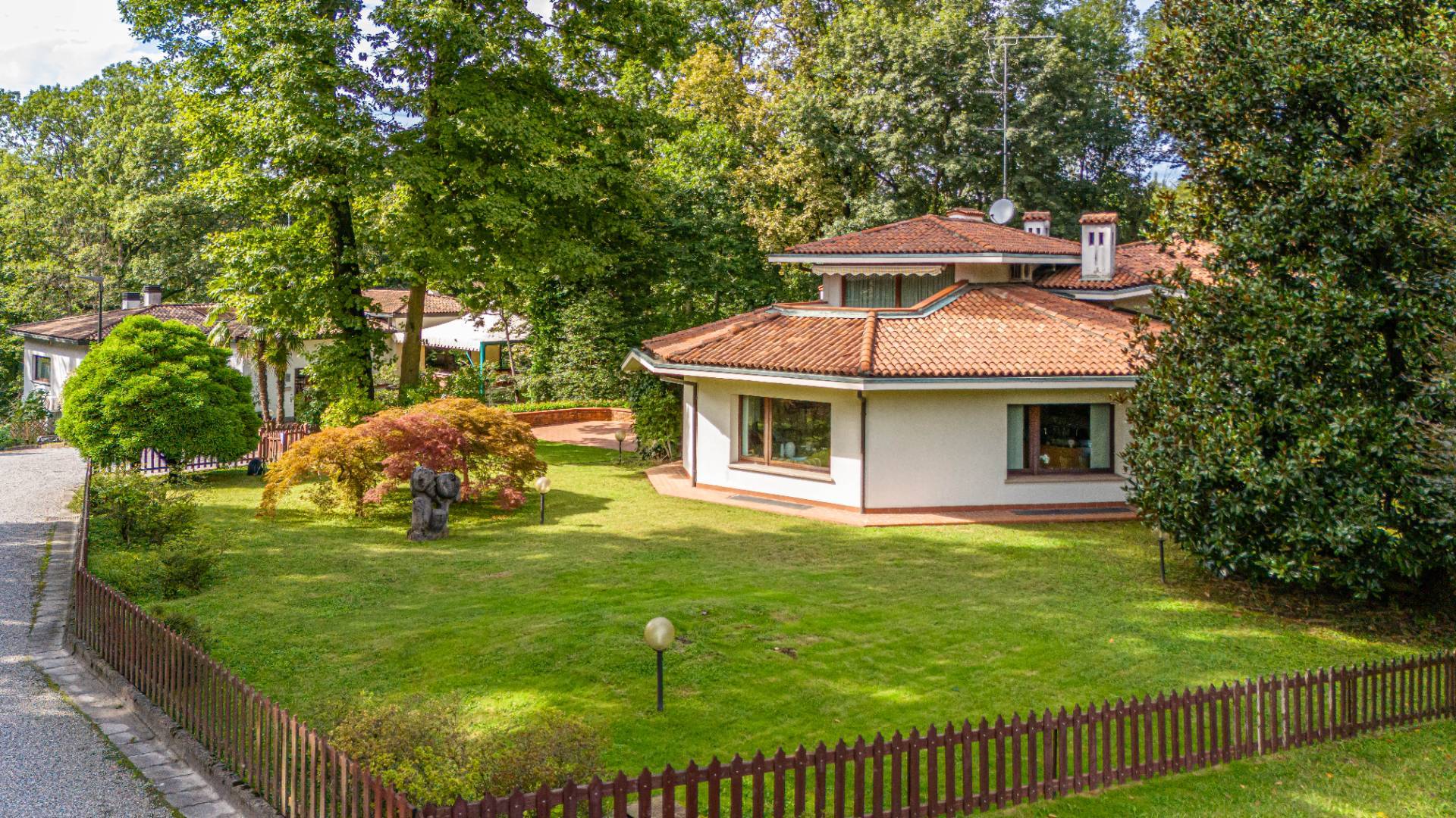 Lesmo, Monza e Brianza, 20050, IT, 6 Bedrooms Bedrooms, ,7 BathroomsBathrooms,Residential,For Sale,1940972