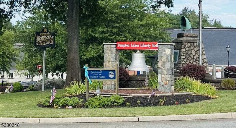Pompton Lakes Boro, New Jersey, 07442, United States, 3 Bedrooms Bedrooms, ,3 BathroomsBathrooms,Residential,For Sale,1925292