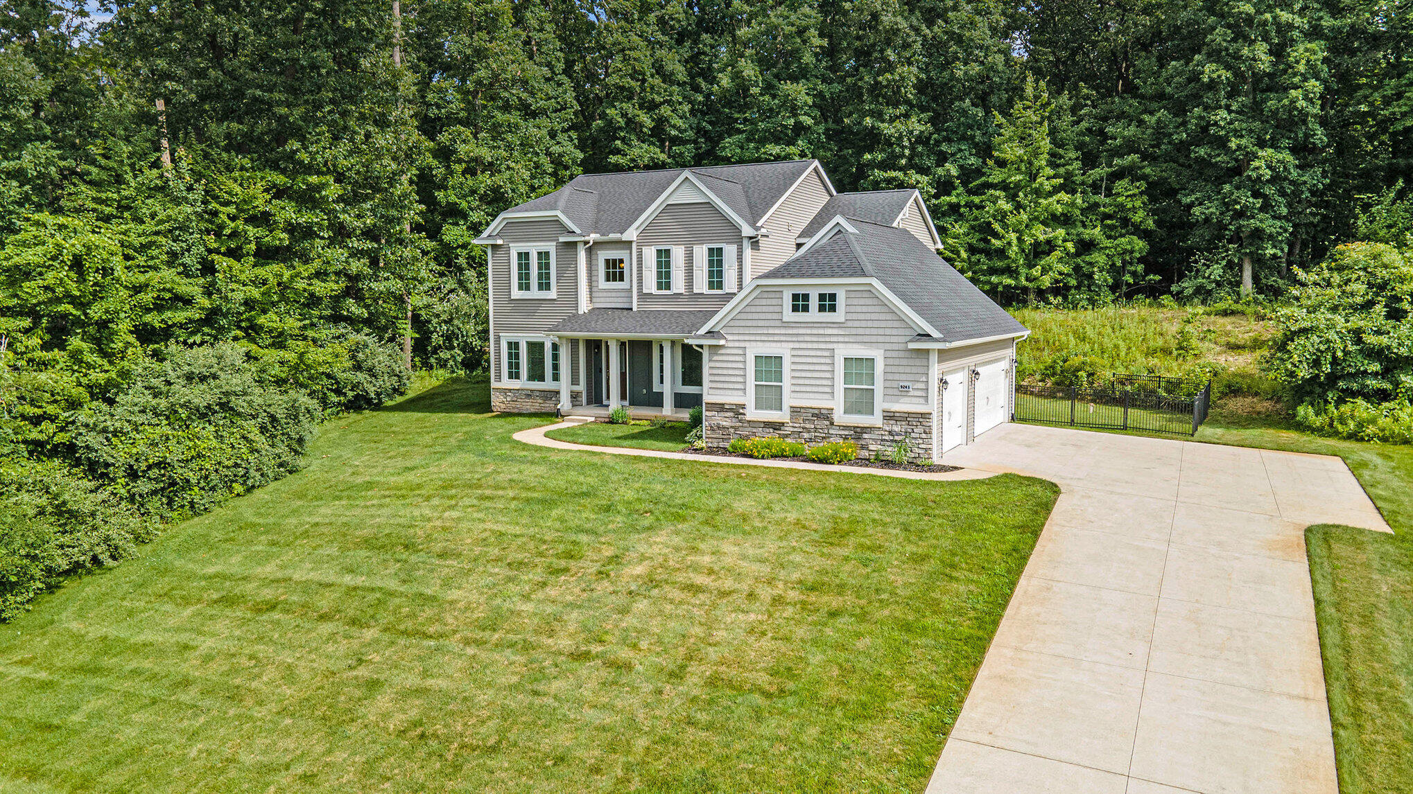 Alto, Michigan, 49302, United States, 5 Bedrooms Bedrooms, ,3 BathroomsBathrooms,Residential,For Sale,1928754