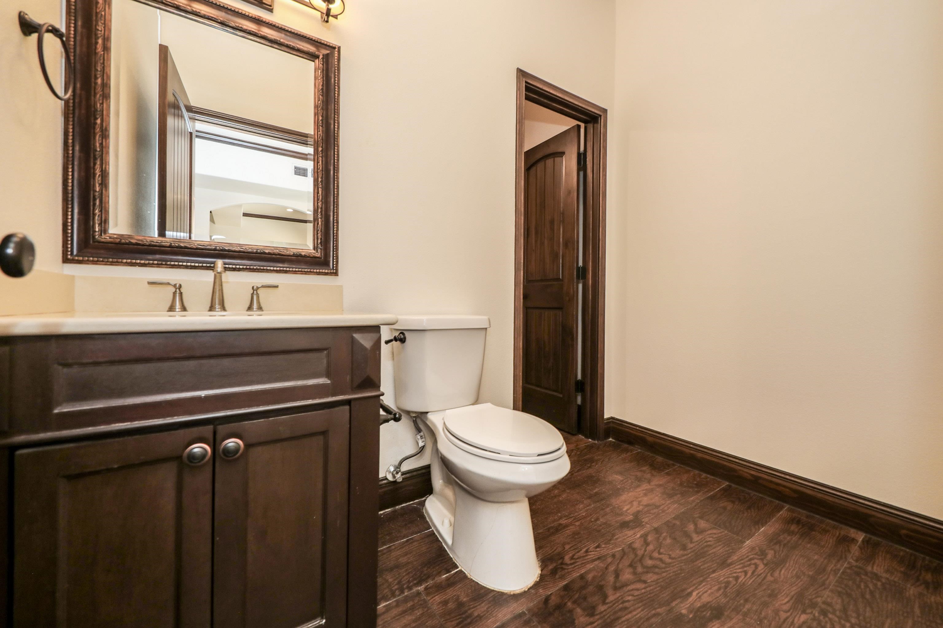 Laredo, Texas, 78041, United States, 4 Bedrooms Bedrooms, ,5 BathroomsBathrooms,Residential,For Sale,1989337