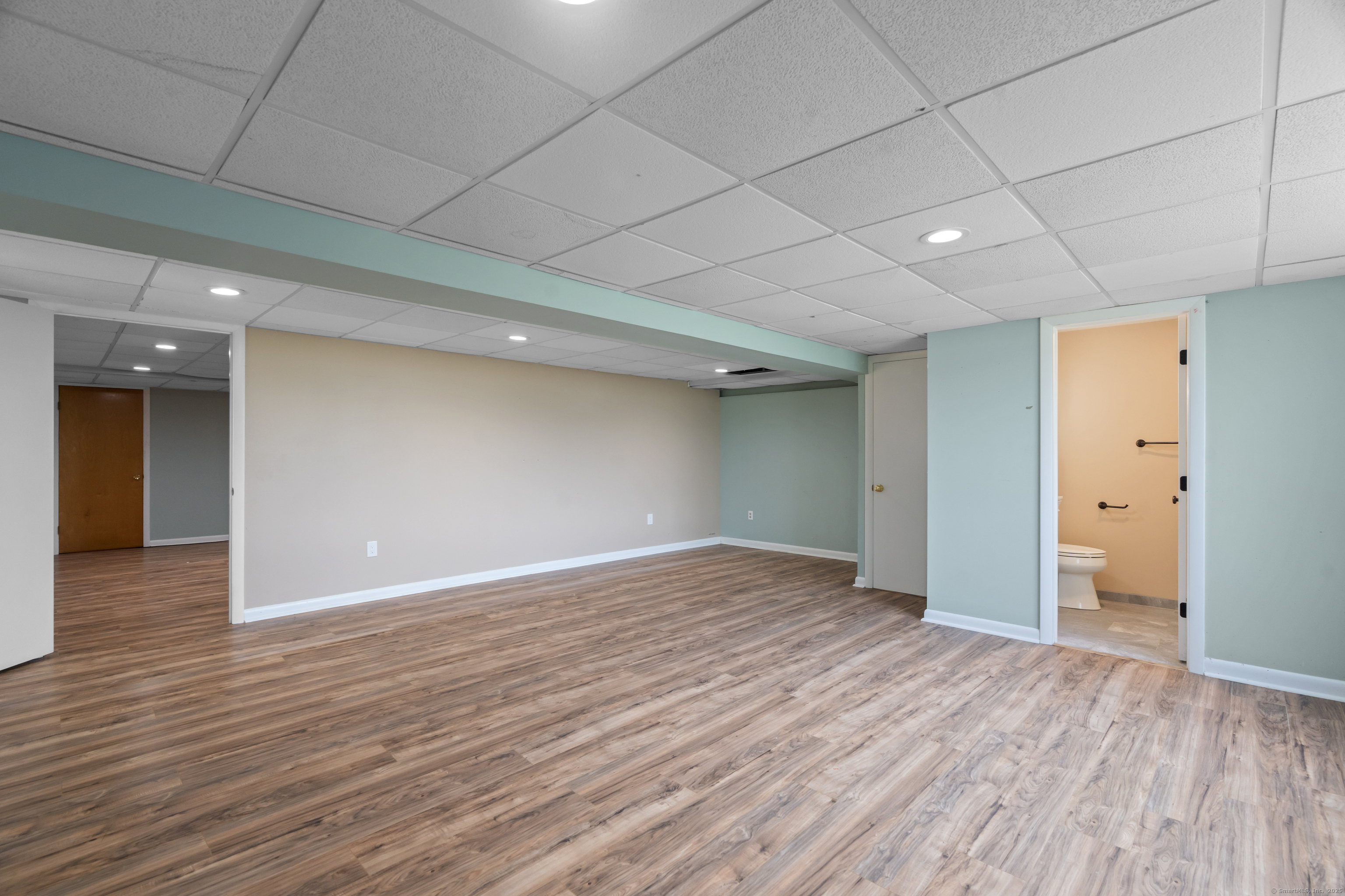 Branford, Connecticut, 06405, United States, 3 Bedrooms Bedrooms, ,3 BathroomsBathrooms,Residential,For Sale,1912319