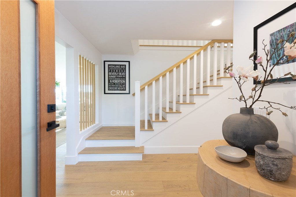 Woodland Hills, California, 91367, United States, 5 Bedrooms Bedrooms, ,4 BathroomsBathrooms,Residential,For Sale,2003511