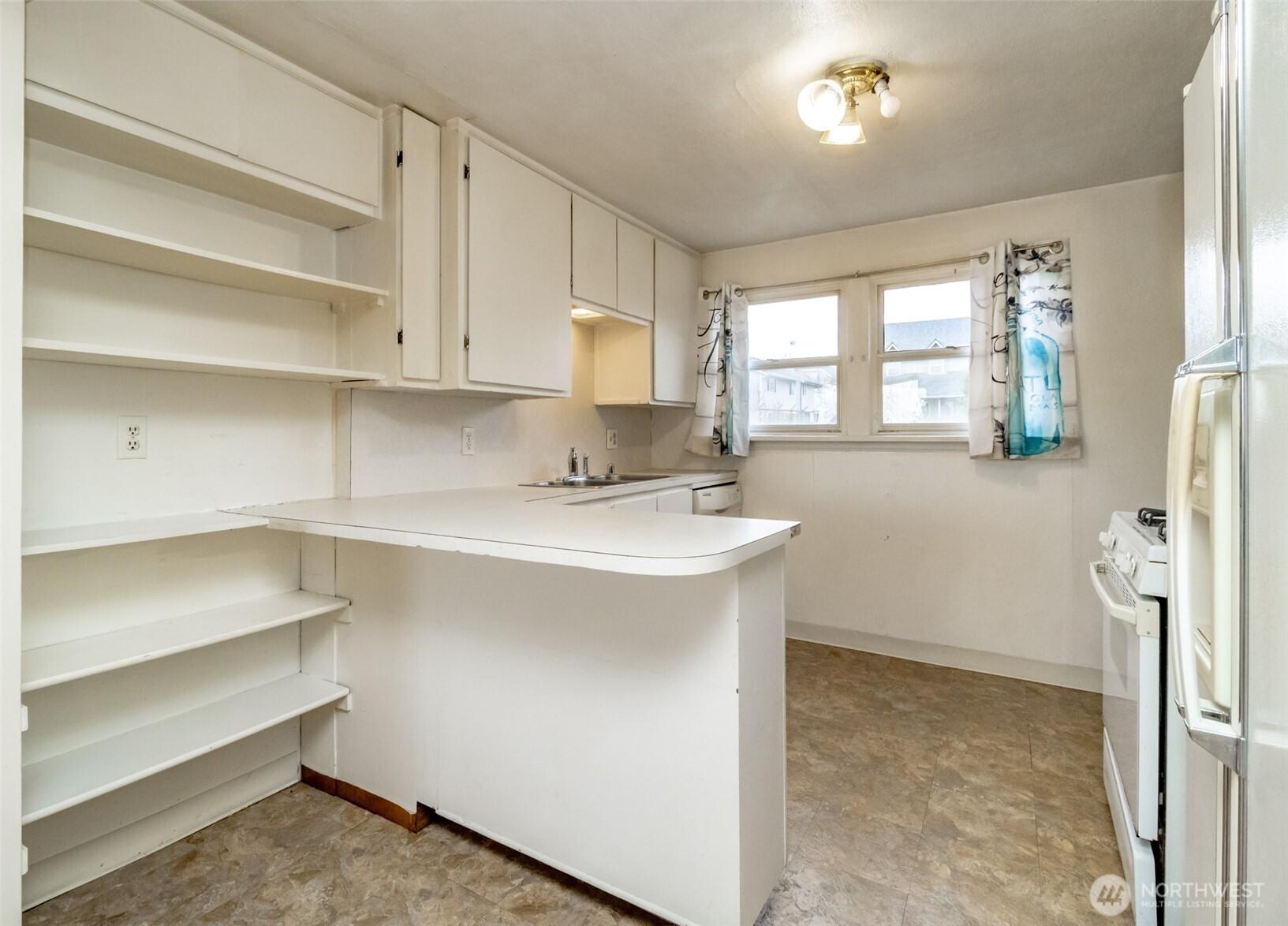 TUKWILA, Washington, 98168, United States, 2 Bedrooms Bedrooms, ,1 BathroomBathrooms,Residential,For Sale,2003003