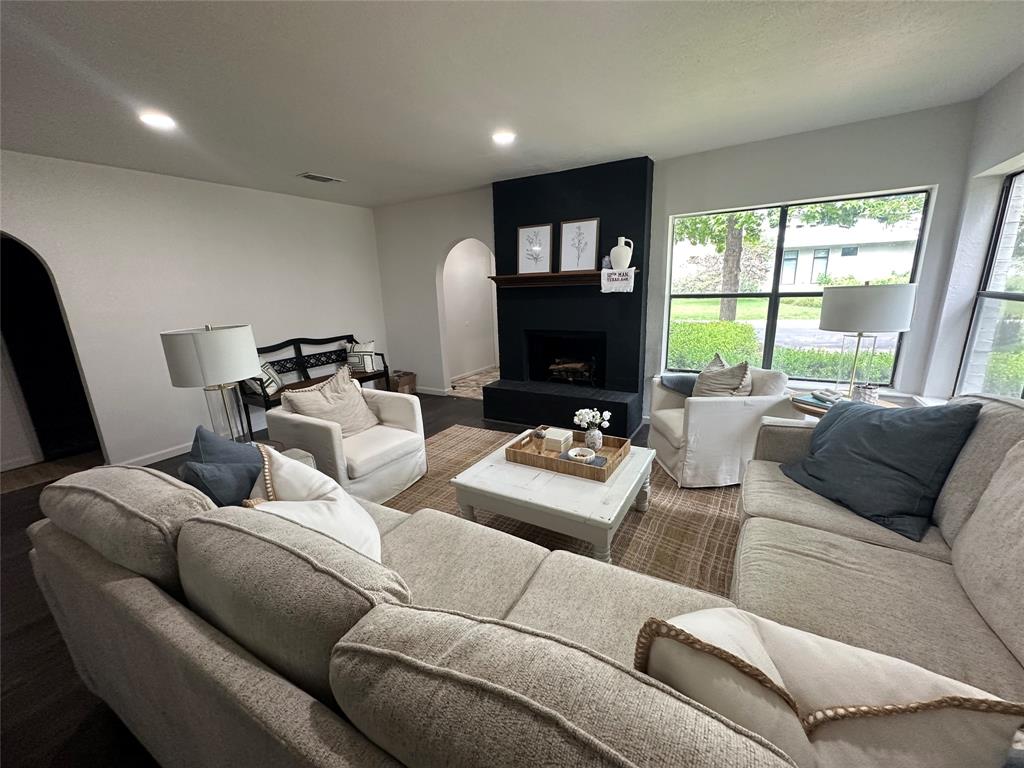 Fort Worth, Texas, 76107, United States, 3 Bedrooms Bedrooms, ,2 BathroomsBathrooms,Residential,For Sale,1915443