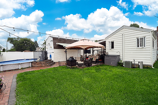 Massapequa, New York, 11758, United States, 3 Bedrooms Bedrooms, ,2 BathroomsBathrooms,Residential,For Sale,1974193