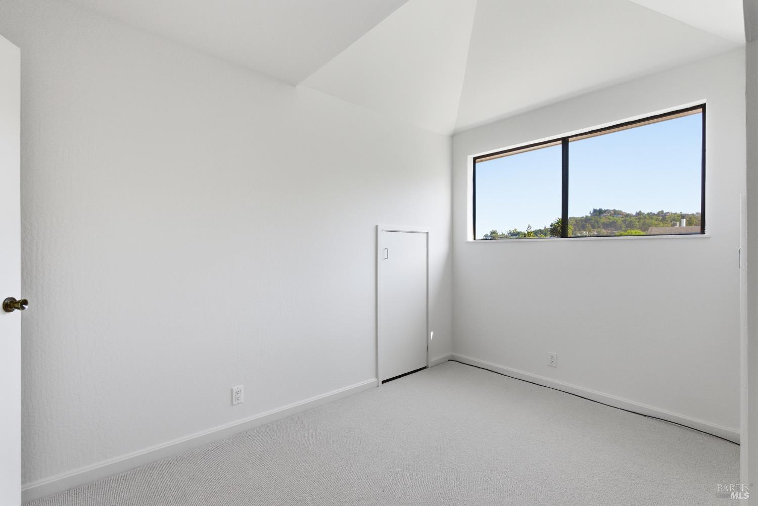 Corte Madera, California, 94925, United States, 6 Bedrooms Bedrooms, ,3 BathroomsBathrooms,Residential,For Sale,1986479