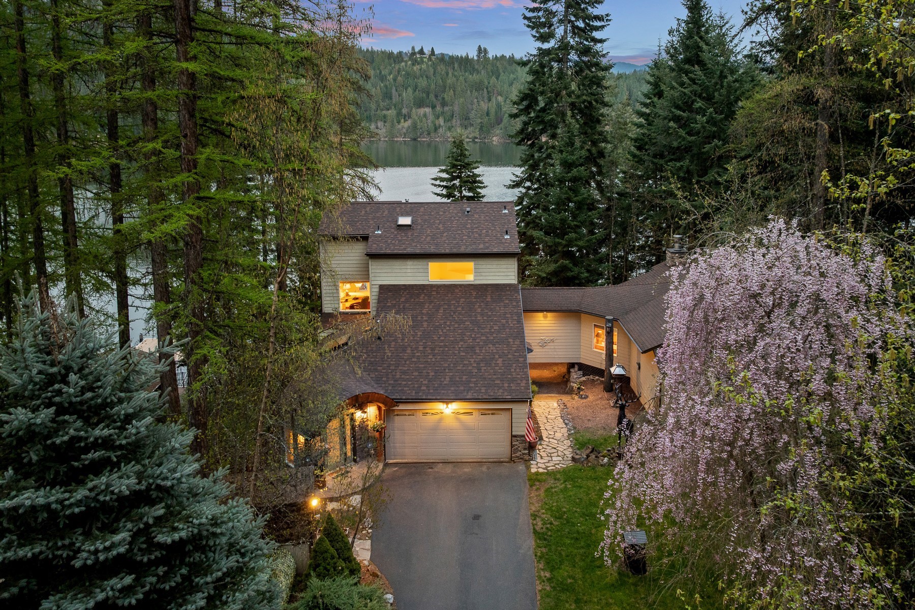  Hayden Lake Year Round Waterfront Living - 物件實景