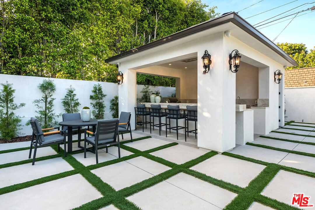 Beverly Hills, California, 90210, United States, 6 Bedrooms Bedrooms, ,12 BathroomsBathrooms,Residential,For Sale,1865227