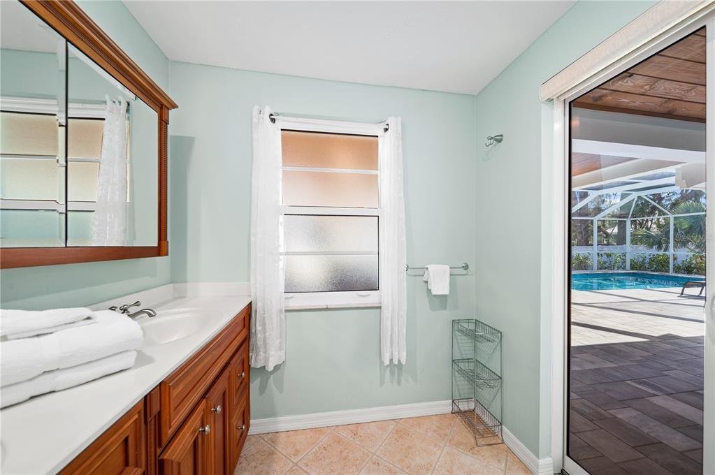 Sarasota, Florida, 34242, United States, 3 Bedrooms Bedrooms, ,2 BathroomsBathrooms,Residential,For Sale,1992857