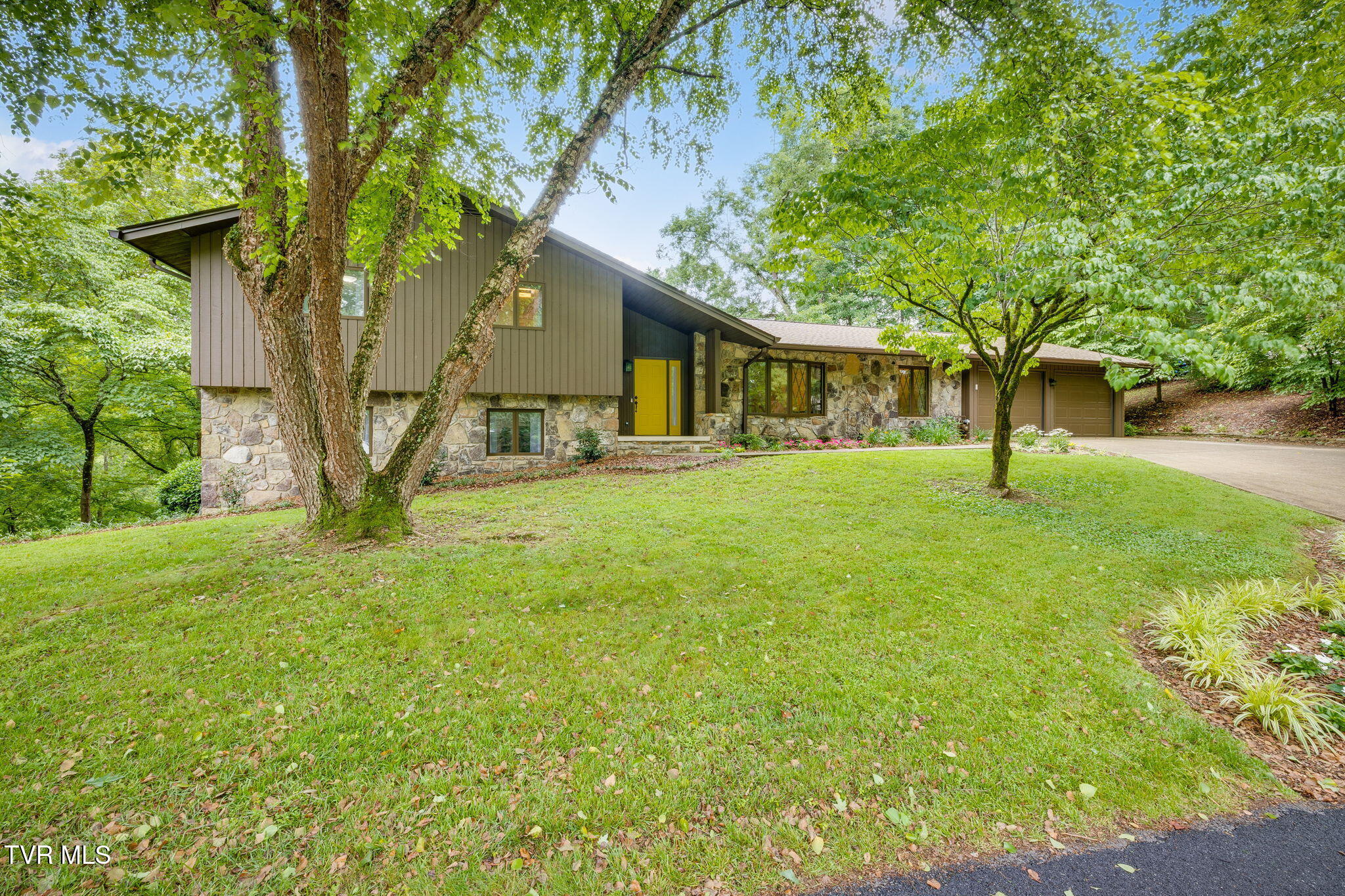 Kingsport, Tennessee, 37663, United States, 5 Bedrooms Bedrooms, ,3 BathroomsBathrooms,Residential,For Sale,1878184