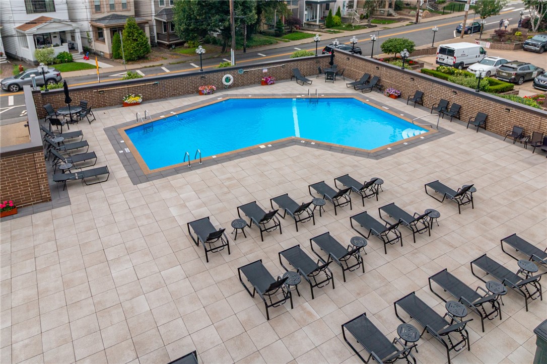 Pittsburgh, Pennsylvania, 15211, United States, 1 Bedroom Bedrooms, ,2 BathroomsBathrooms,Residential,For Sale,1981120