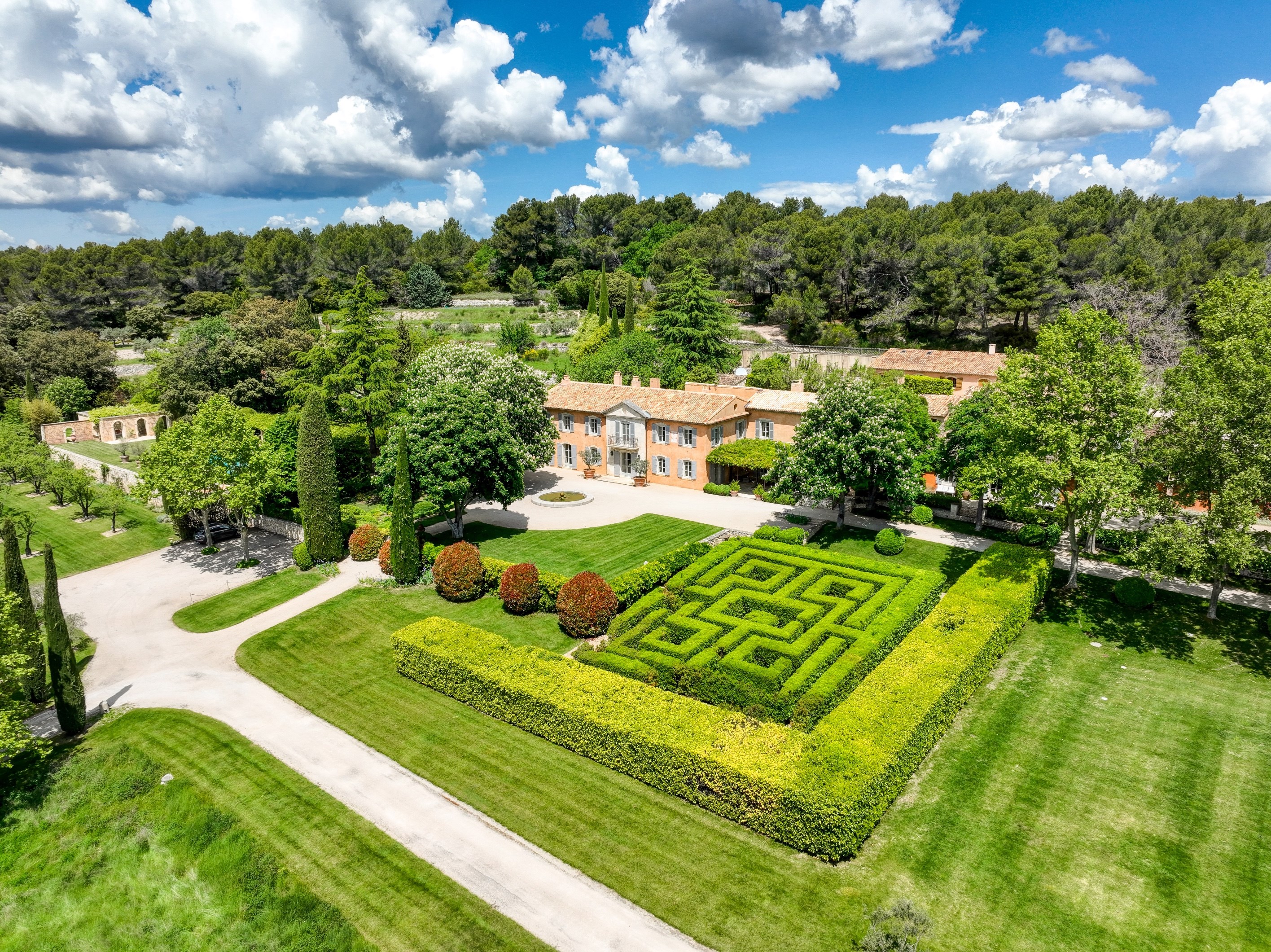  Just Minutes from the Centre of Aix-en-Provence  Exceptional 600 sq.m Bastide … - 物件實景