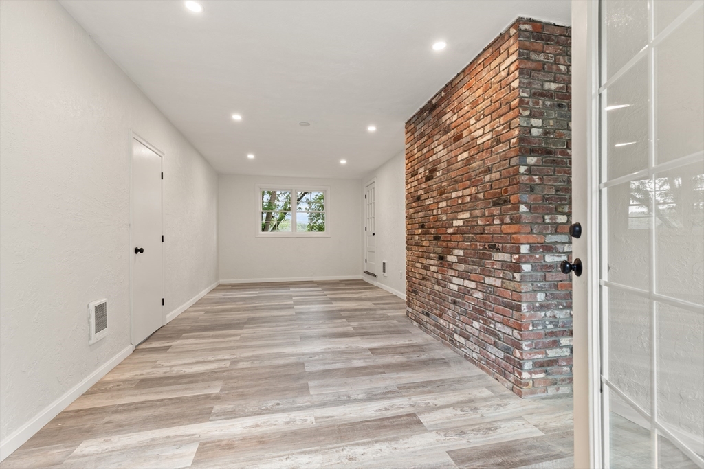 Lowell, Massachusetts, 01852, United States, 4 Bedrooms Bedrooms, ,3 BathroomsBathrooms,Residential,For Sale,1885634