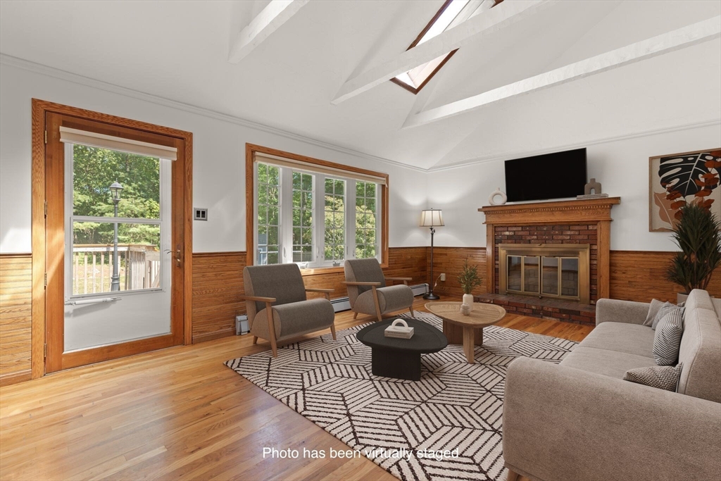 Easton, Massachusetts, 02356, United States, 4 Bedrooms Bedrooms, ,2 BathroomsBathrooms,Residential,For Sale,1896816