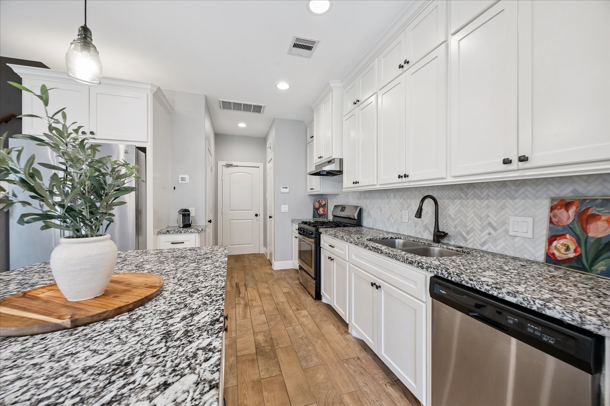  3605 Billingsley Street B - 物件實景