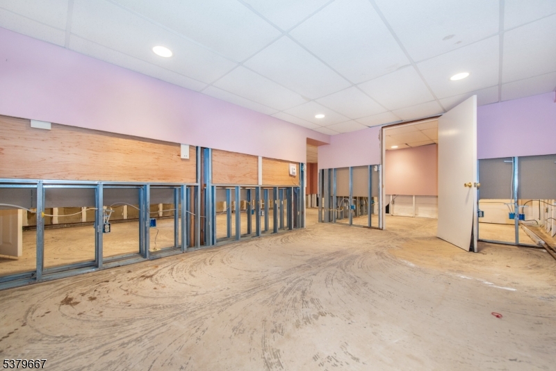 Parsippany-Troy Hills Twp., New Jersey, 07950, United States, 3 Bedrooms Bedrooms, ,4 BathroomsBathrooms,Residential,For Sale,1926193
