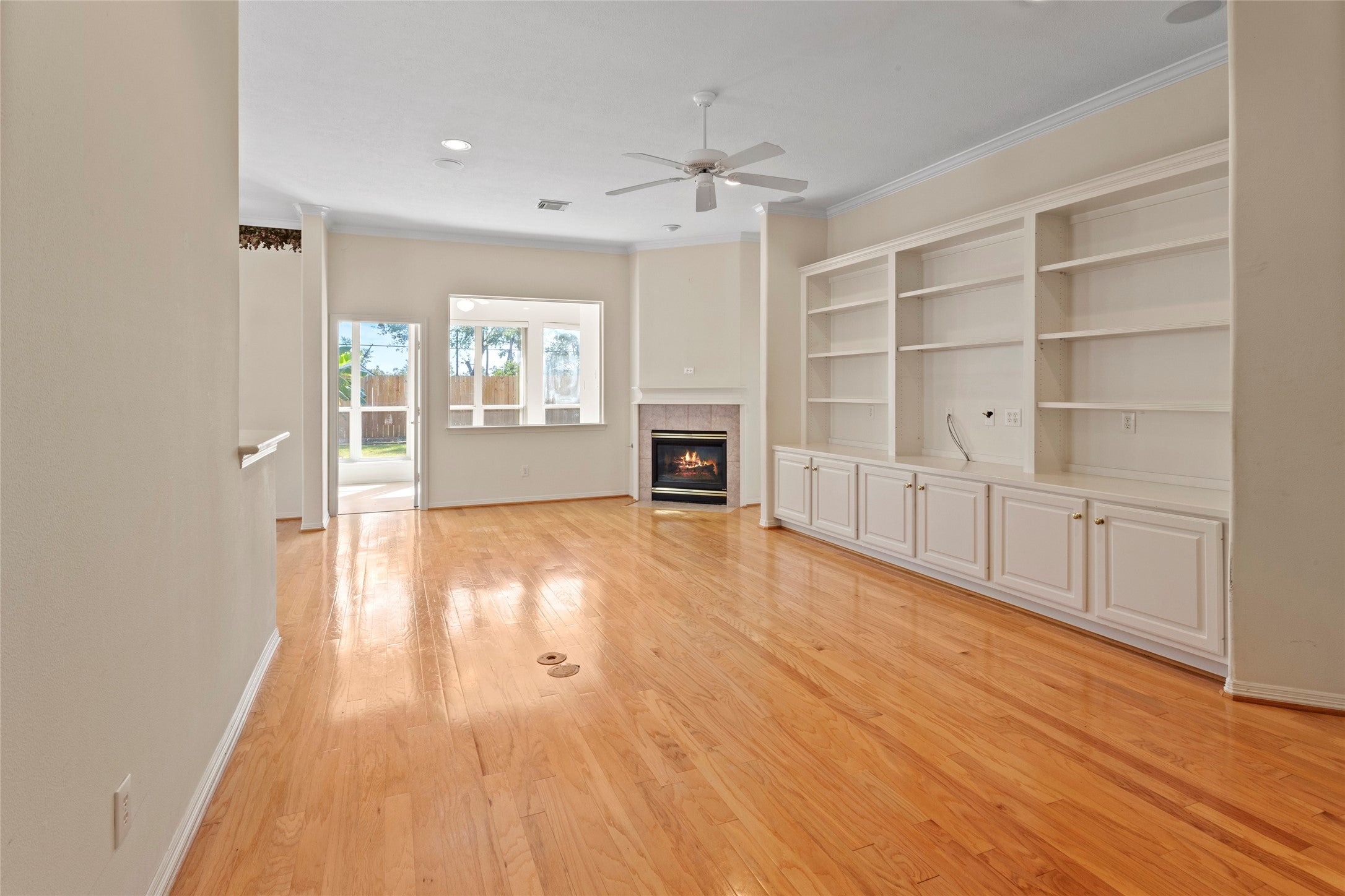 Houston, Texas, 77055, United States, 3 Bedrooms Bedrooms, ,2 BathroomsBathrooms,Residential,For Sale,1923474