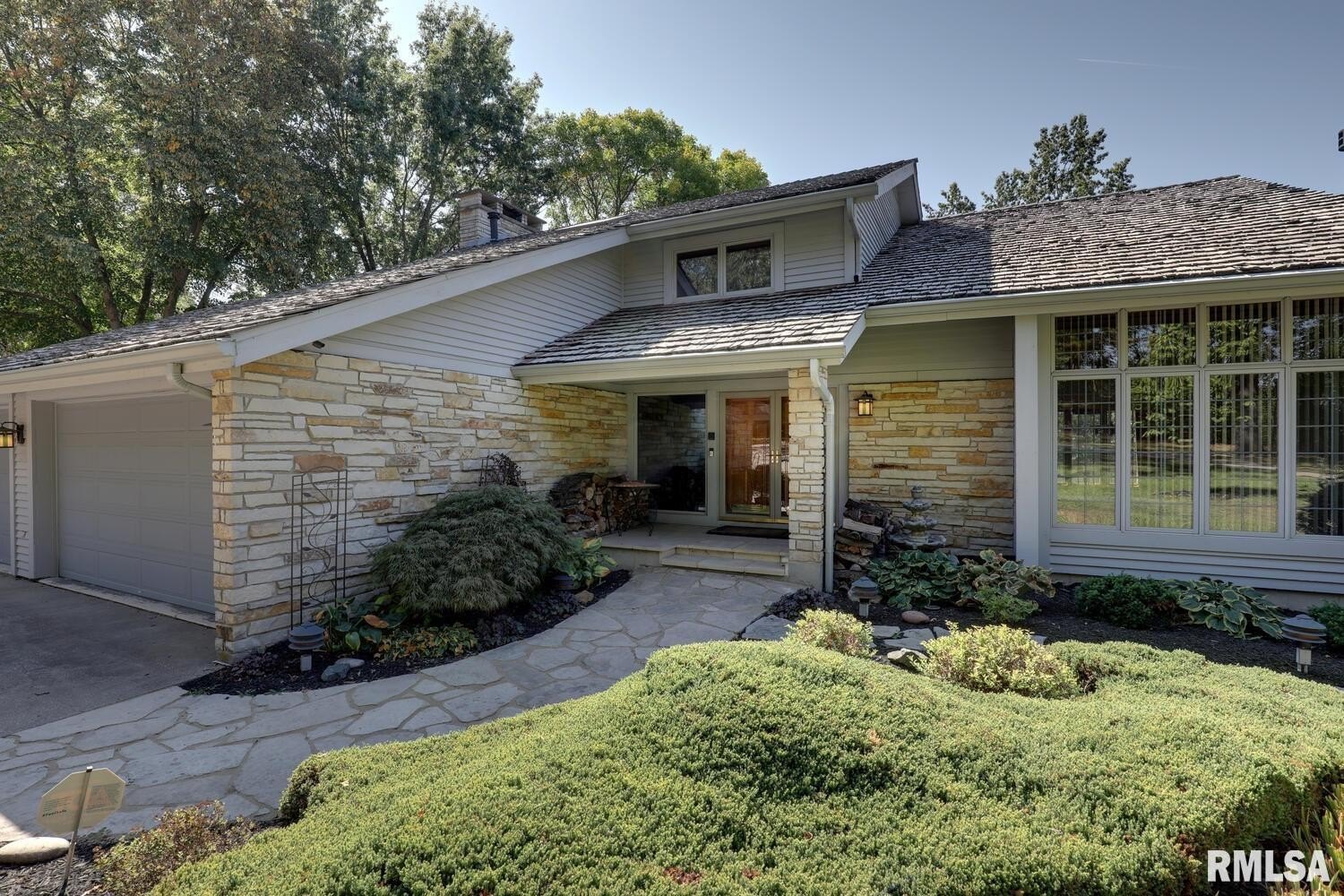 Macomb, Illinois, 61455, United States, 6 Bedrooms Bedrooms, ,5 BathroomsBathrooms,Residential,For Sale,1982236