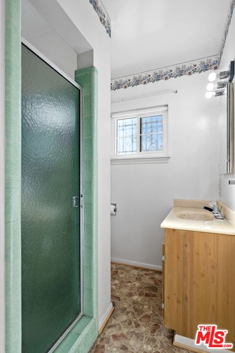 Los Angeles, California, 90056, United States, 2 Bedrooms Bedrooms, ,3 BathroomsBathrooms,Residential,For Sale,2001652