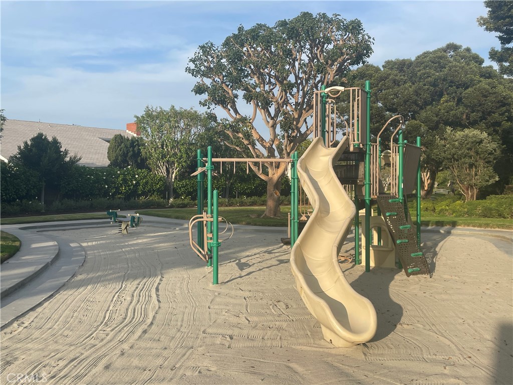 Huntington Beach, California, 92649, United States, 5 Bedrooms Bedrooms, ,5 BathroomsBathrooms,Residential,For Sale,1991081