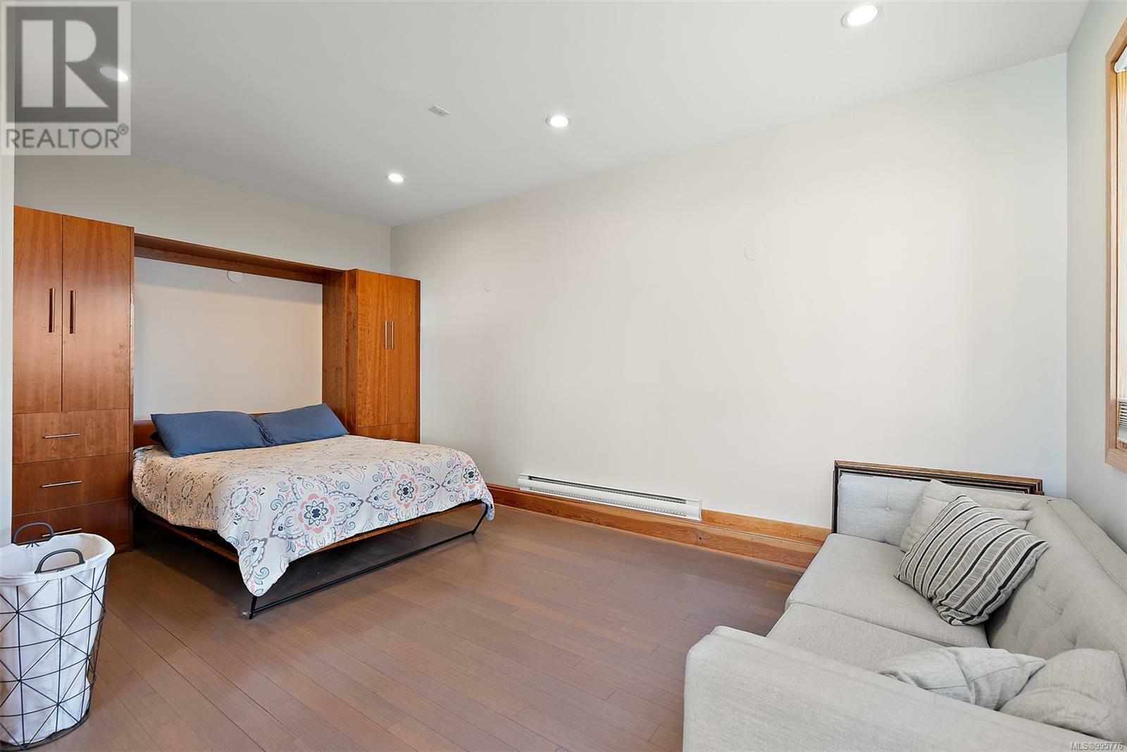 VICTORIA, British Columbia, V8V 1A8, CA, 4 Bedrooms Bedrooms, ,4 BathroomsBathrooms,Residential,For Sale,1876400