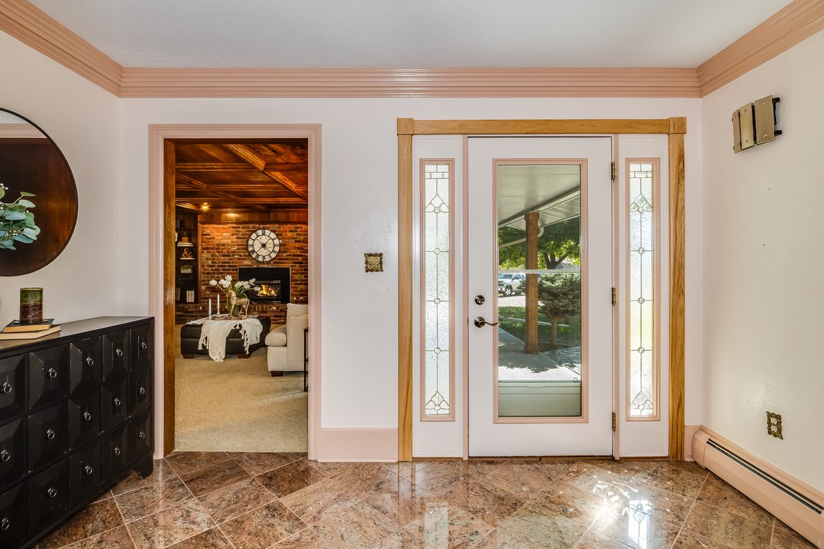 Cheyenne, Wyoming, 82009, United States, 5 Bedrooms Bedrooms, ,3 BathroomsBathrooms,Residential,For Sale,1981305