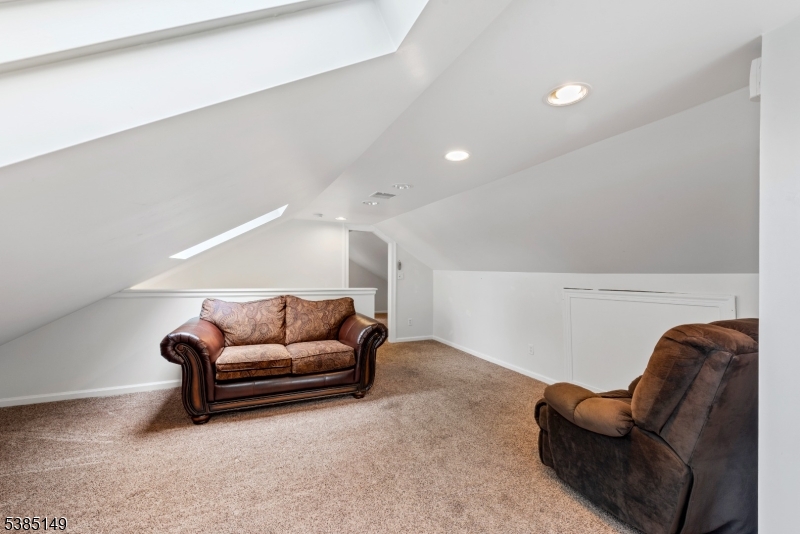 Roxbury Twp., New Jersey, 07850, United States, 3 Bedrooms Bedrooms, ,2 BathroomsBathrooms,Residential,For Sale,1947075