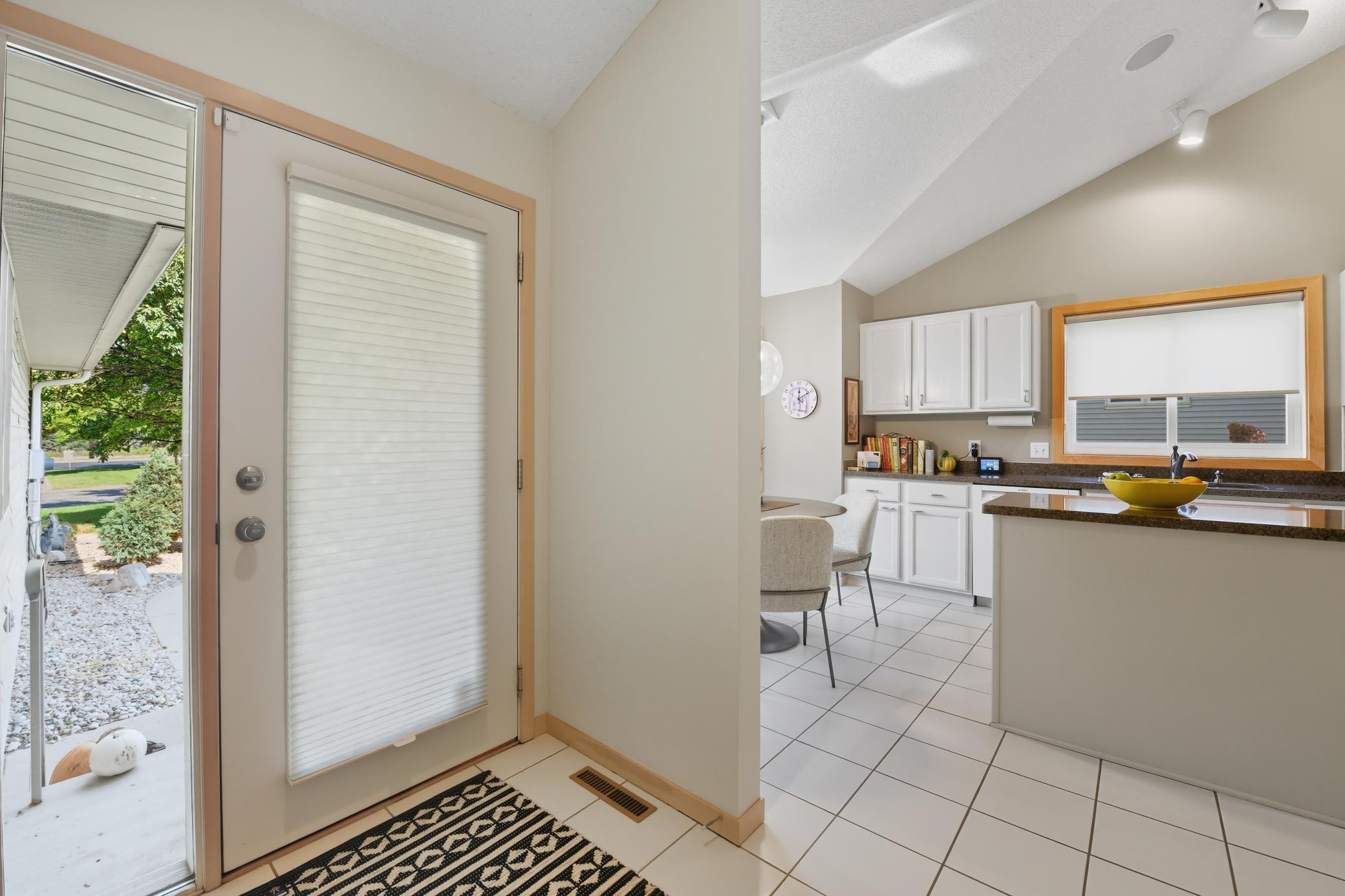 Shorewood, Minnesota, 55331, United States, 2 Bedrooms Bedrooms, ,3 BathroomsBathrooms,Residential,For Sale,1956041