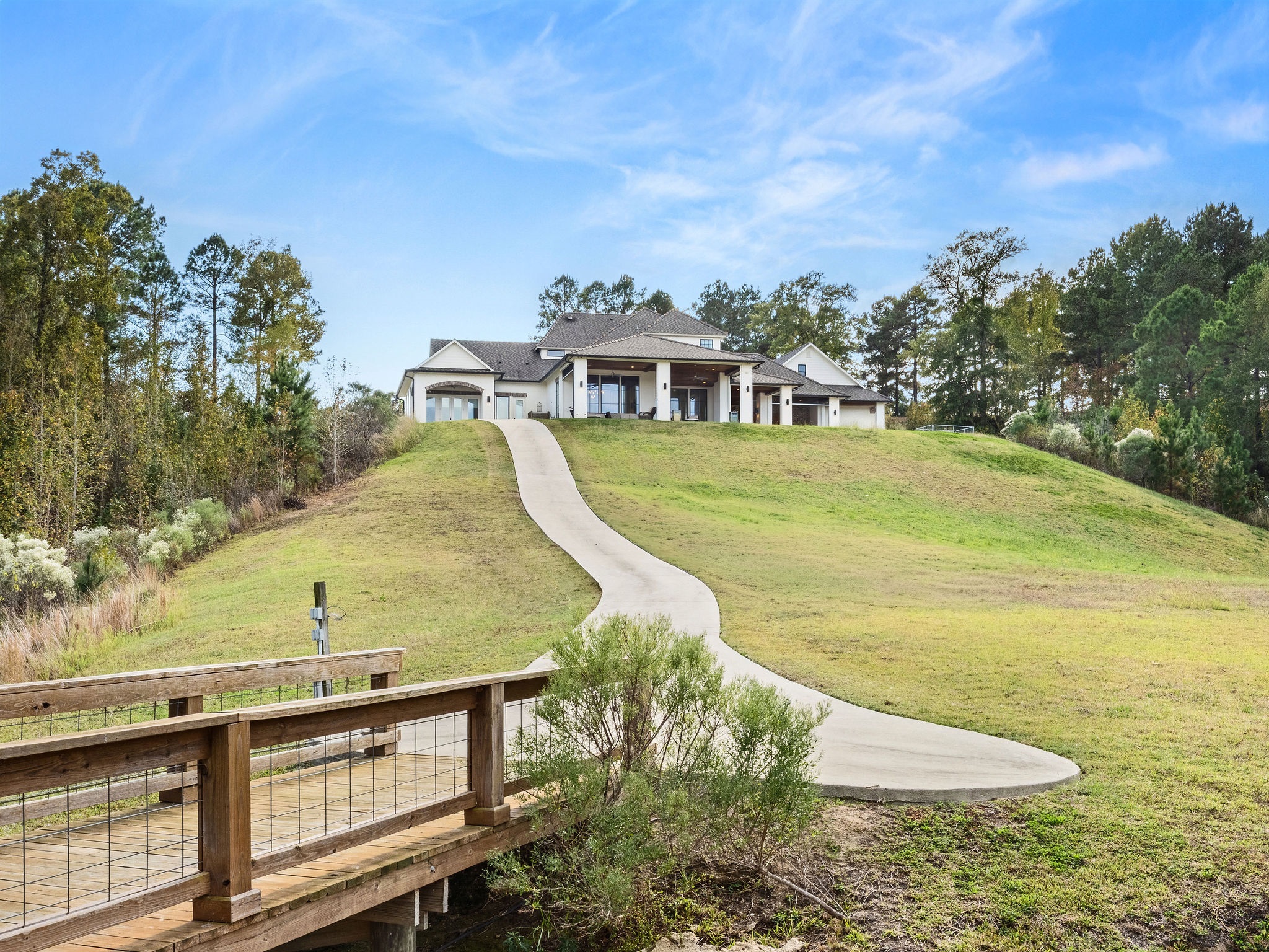 Many, Louisiana, 71449, United States, 3 Bedrooms Bedrooms, ,4 BathroomsBathrooms,Residential,For Sale,1998076