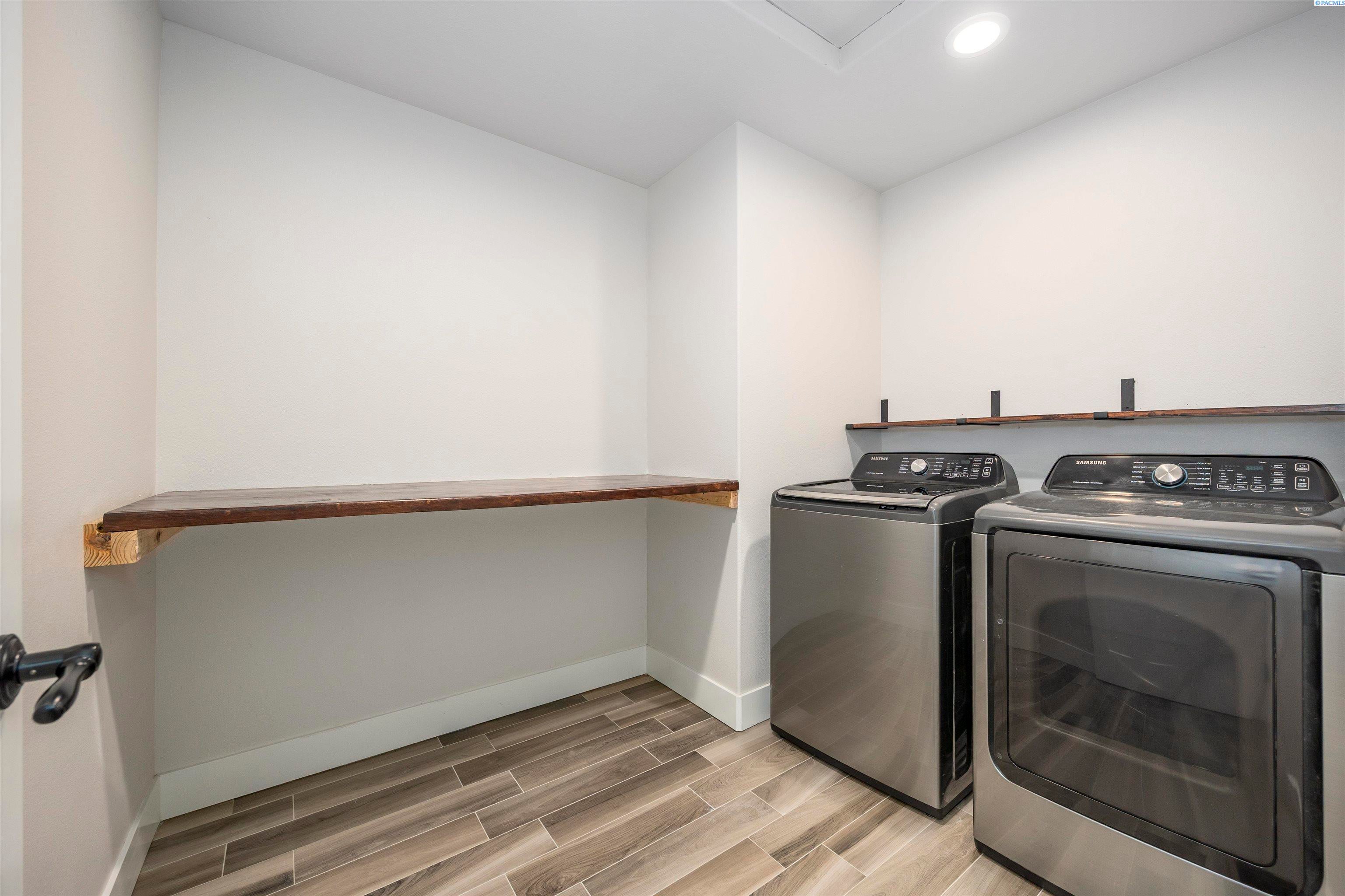 Grandview, Washington, 98930, United States, 5 Bedrooms Bedrooms, ,3 BathroomsBathrooms,Residential,For Sale,1988632