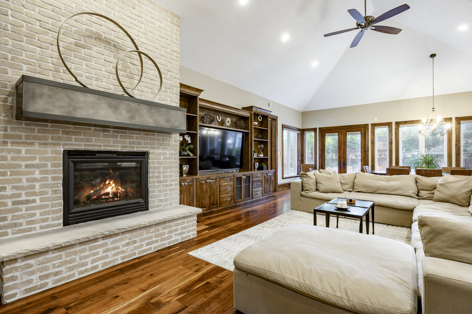  Gated West Jordan 2 Story Estate with 10 Car Garage and Swimming Pool - 物件實景