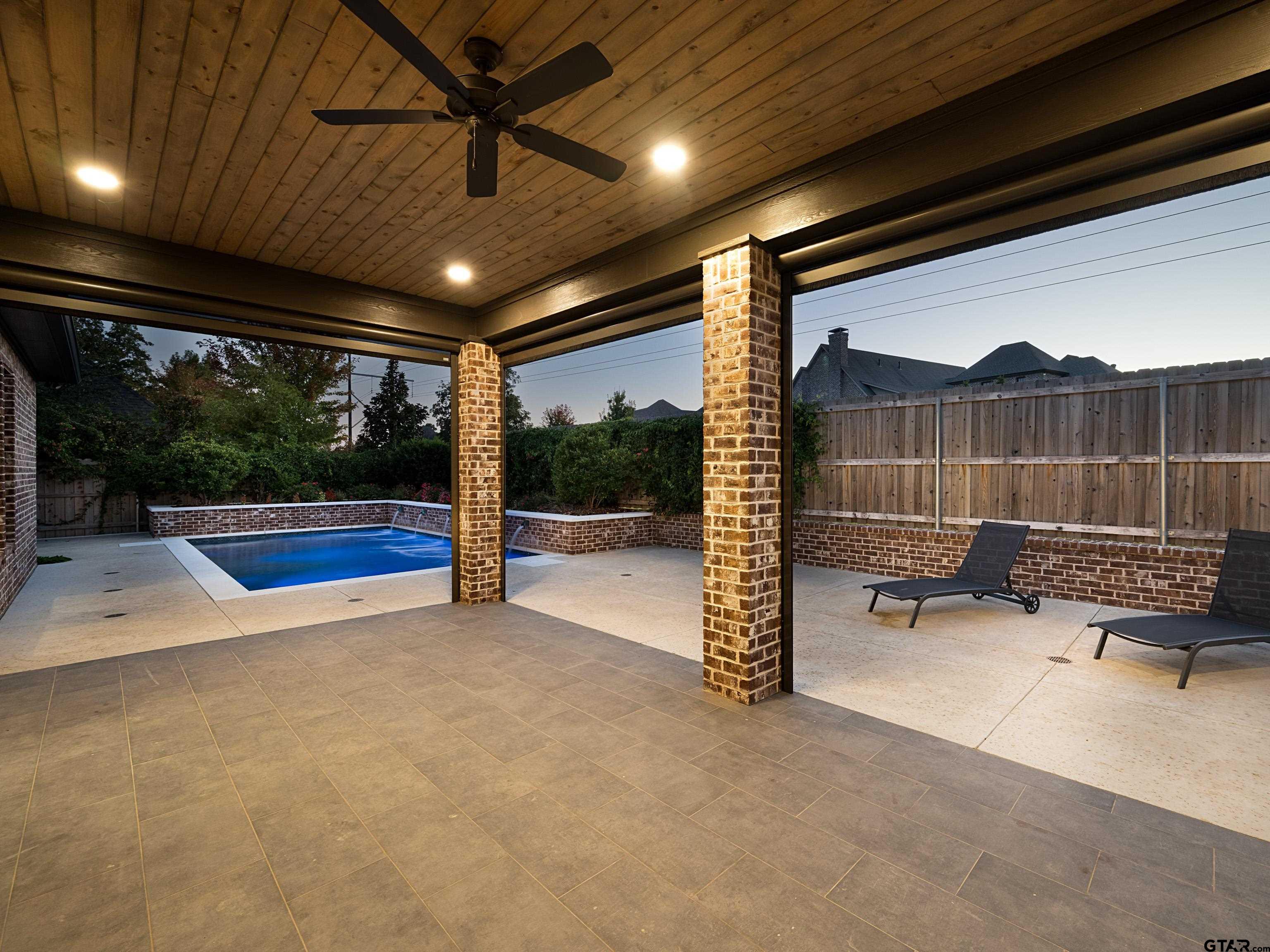 Tyler, Texas, 75703, United States, 3 Bedrooms Bedrooms, ,3 BathroomsBathrooms,Residential,For Sale,1985423