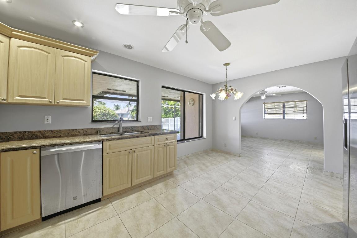 Dania Beach, Florida, 33004, United States, 2 Bedrooms Bedrooms, ,2 BathroomsBathrooms,Residential,For Sale,1996487