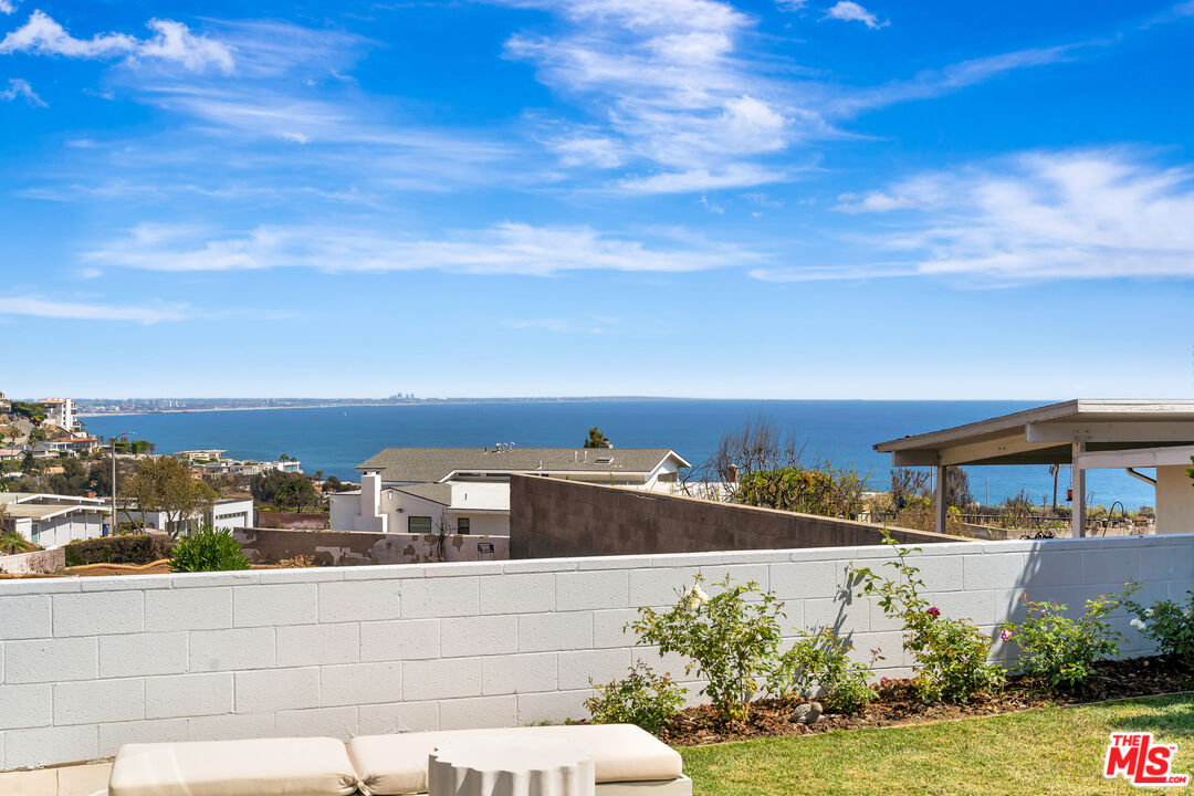 Malibu, California, 90265, United States, 4 Bedrooms Bedrooms, ,3 BathroomsBathrooms,Residential,For Sale,1925740