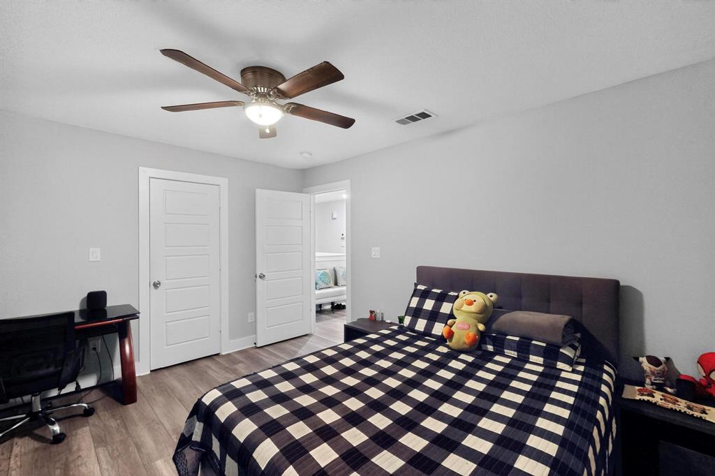 Grand Prairie, Texas, 75051, United States, 5 Bedrooms Bedrooms, ,5 BathroomsBathrooms,Residential,For Sale,1895413