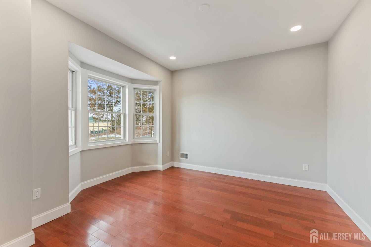 Edison, New Jersey, 08820, United States, 5 Bedrooms Bedrooms, ,5 BathroomsBathrooms,Residential,For Sale,2005259