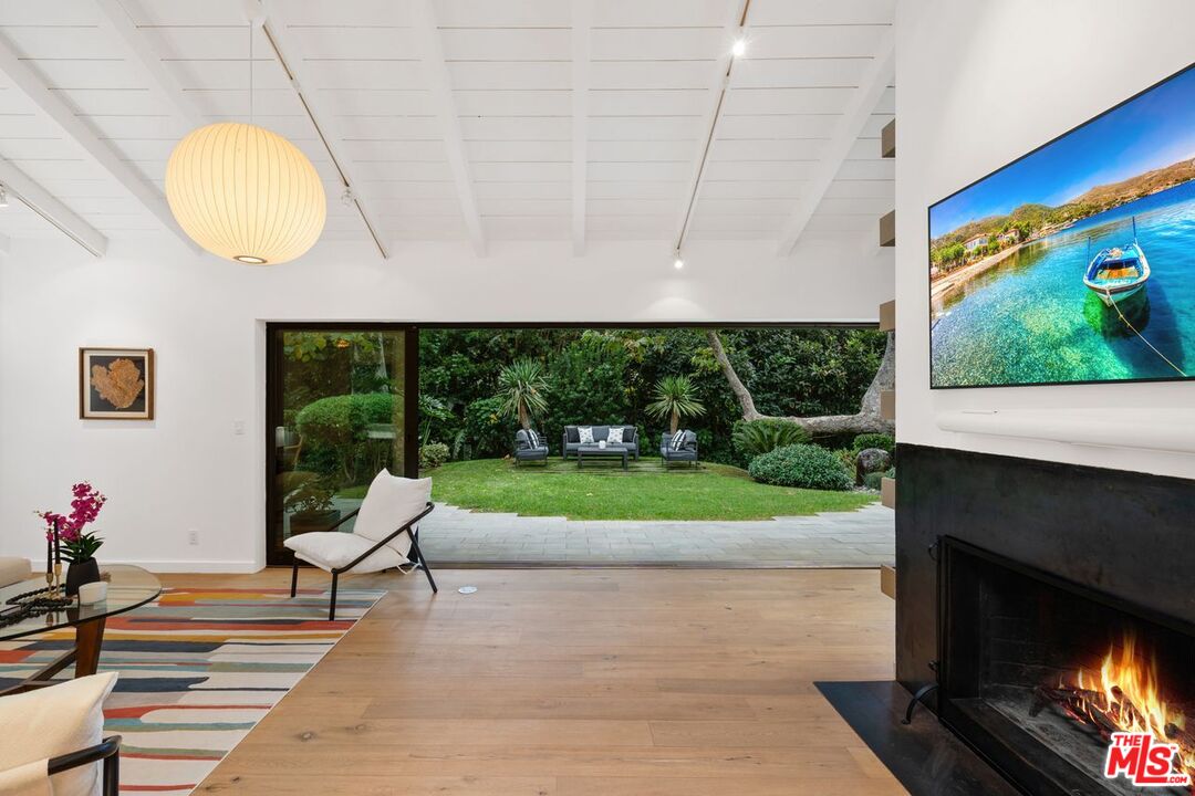 Malibu, California, 90265, United States, 5 Bedrooms Bedrooms, ,3 BathroomsBathrooms,Residential,For Sale,1998415