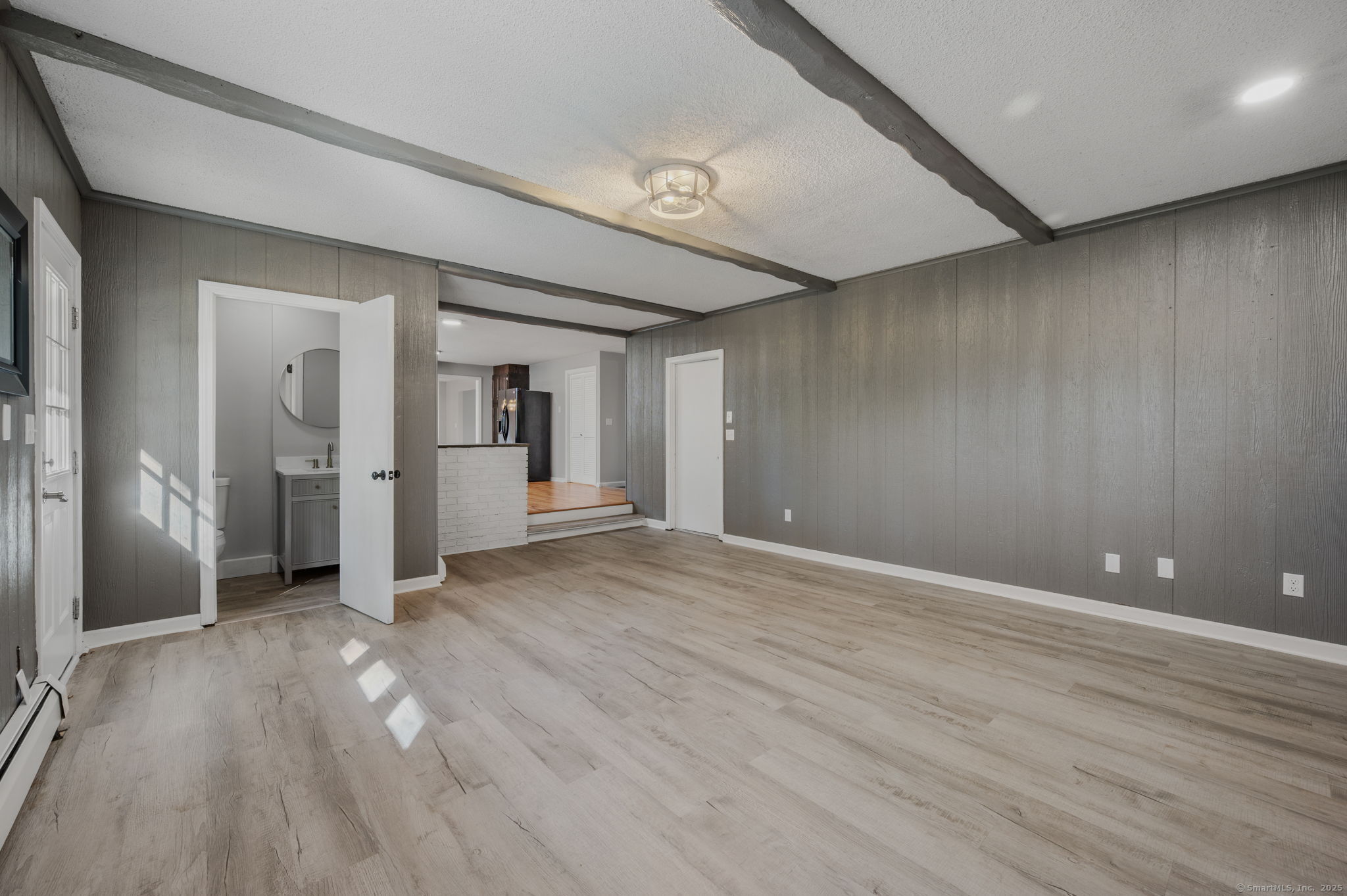 Waterford, Connecticut, 06385, United States, 3 Bedrooms Bedrooms, ,3 BathroomsBathrooms,Residential,For Sale,1969009