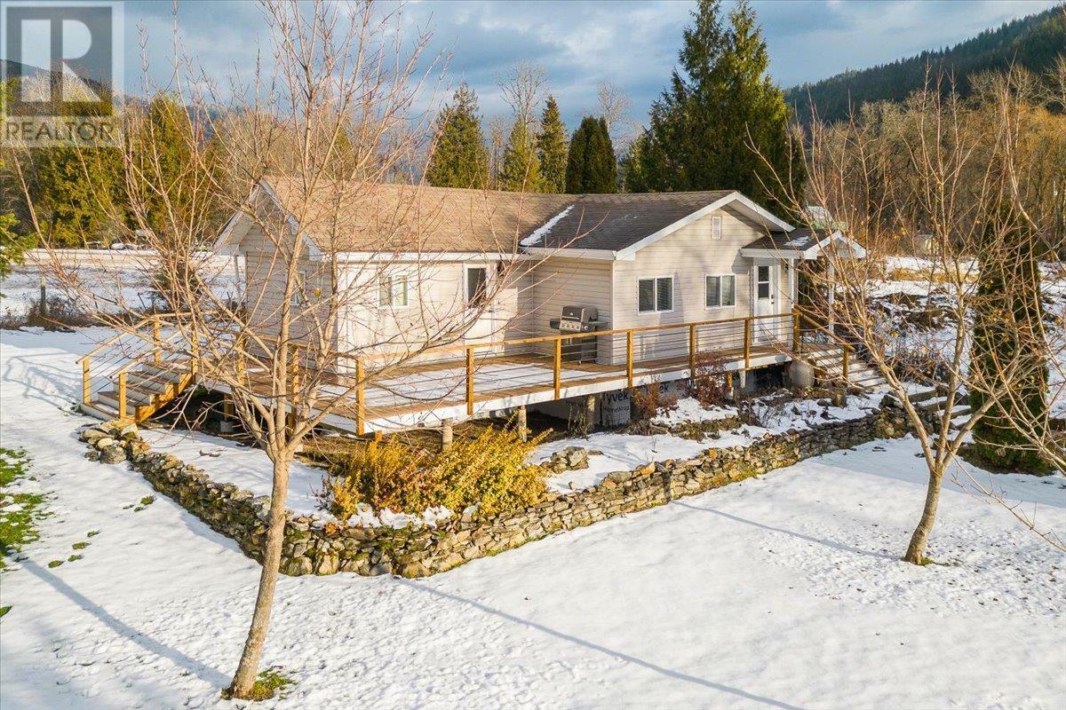 SICAMOUS, British Columbia, V0E 2V4, CA, 2 Bedrooms Bedrooms, ,2 BathroomsBathrooms,Residential,For Sale,1836920