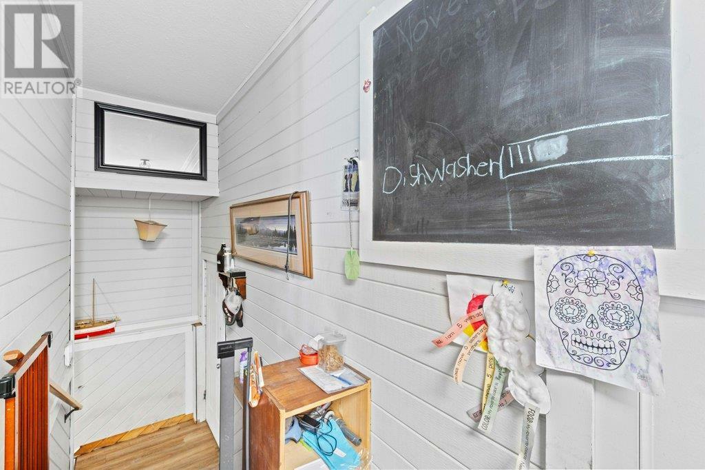 SICAMOUS, British Columbia, V0E 2V0, CA, 4 Bedrooms Bedrooms, ,2 BathroomsBathrooms,Residential,For Sale,1838473