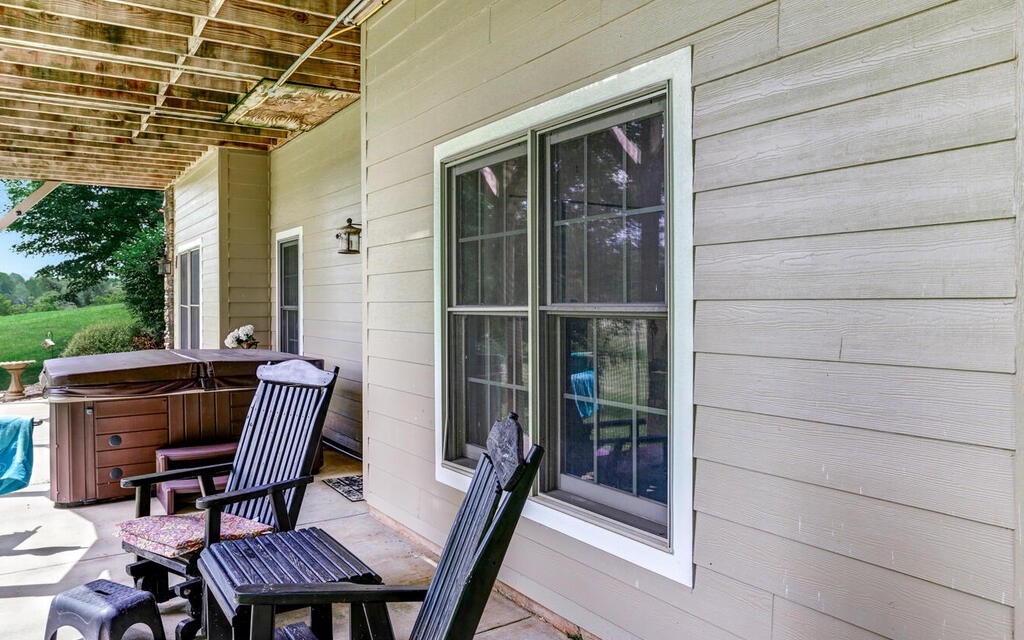 Hayesville, North Carolina, 28904, United States, 4 Bedrooms Bedrooms, ,4 BathroomsBathrooms,Residential,For Sale,1981181