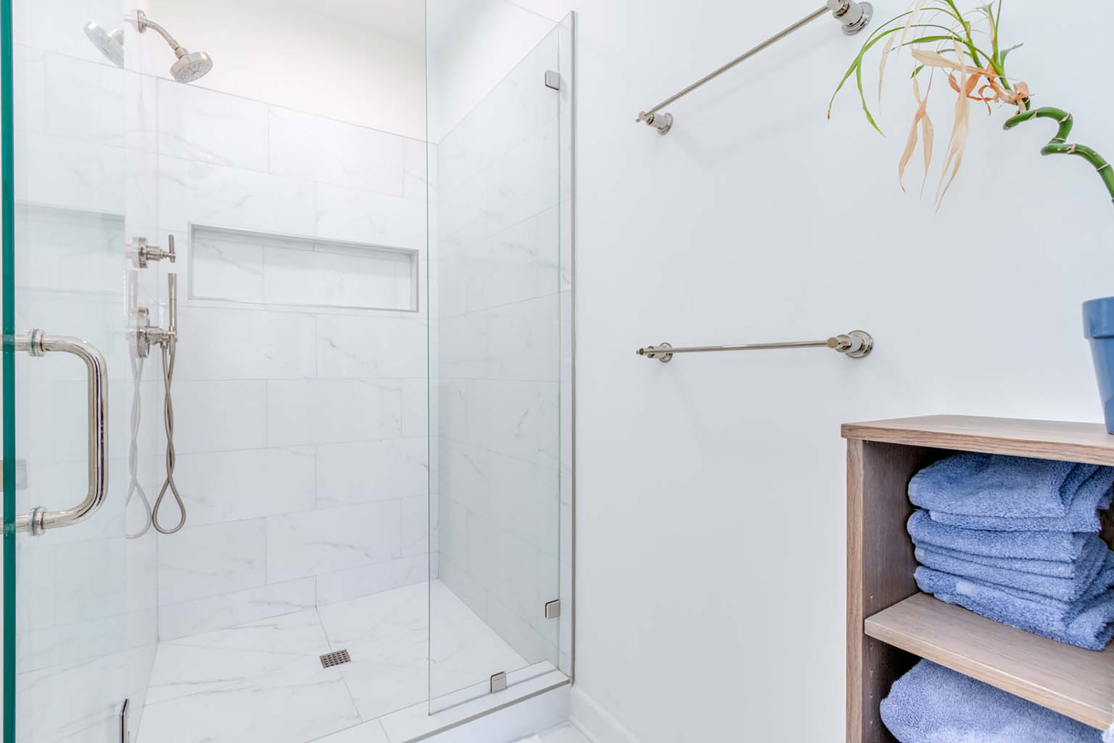  Four-Bedroom Brick Corner Lot in Jamestown - 物件實景