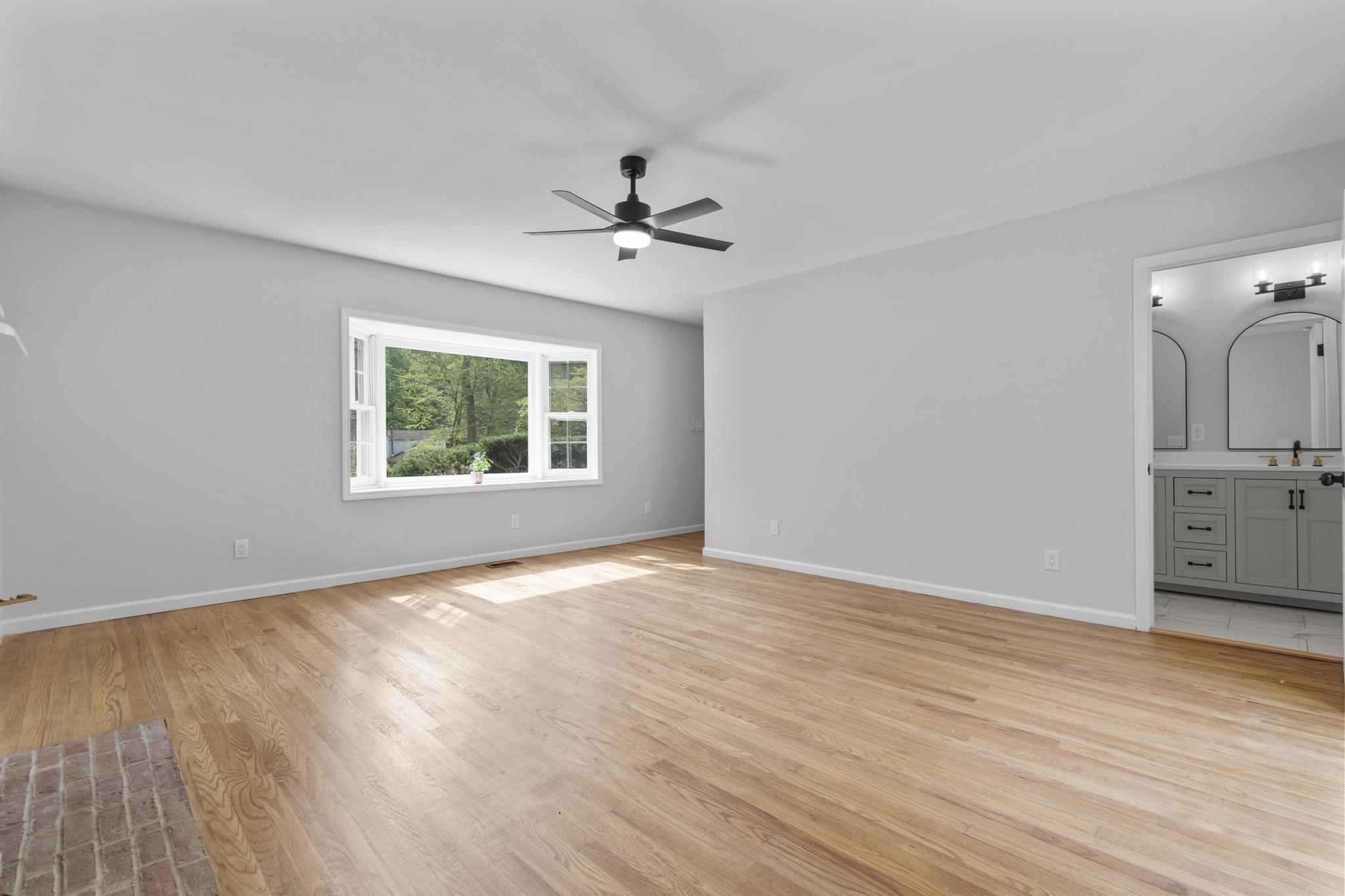 Newtown, Connecticut, 06482, United States, 4 Bedrooms Bedrooms, ,3 BathroomsBathrooms,Residential,For Sale,1991779