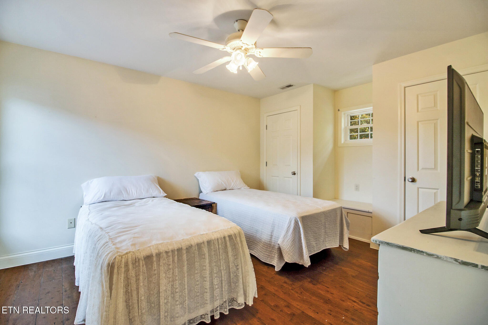 Crossville, Tennessee, 38558, United States, 3 Bedrooms Bedrooms, ,4 BathroomsBathrooms,Residential,For Sale,1930230